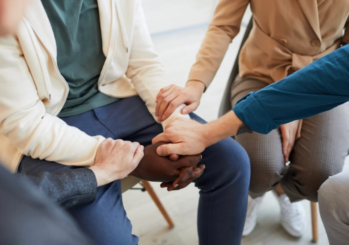 Acompañamiento y posvención en duelo por suicidio y salud mental comunitaria